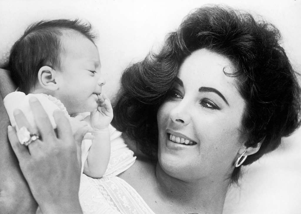 Elizabeth Taylor with daughter Liza Todd Burton, 1957. Photo: Toni ...