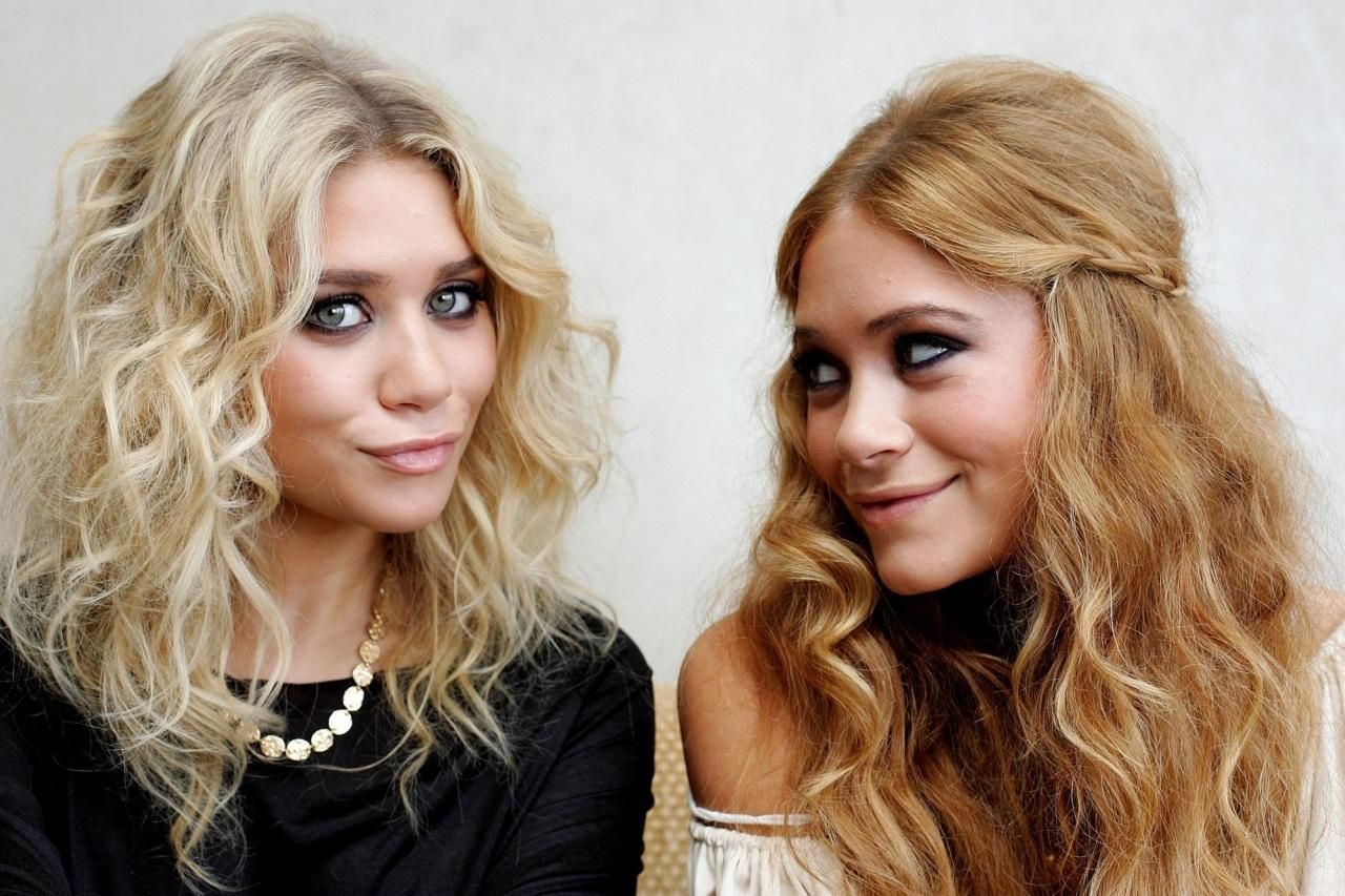 Identical Twins | Ashley olsen style, Strawberry blonde hair, Mary kate ...
