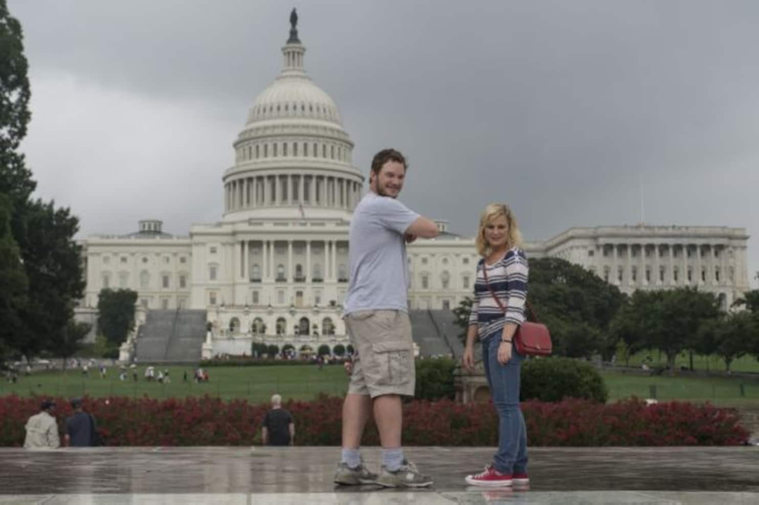 'Parks and Rec' stars, filming in D.C., engage in some monumental ...