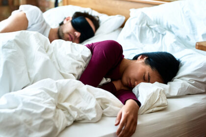 Sleep Arrangements in Throuple Relationships: Do They Share a Bed?