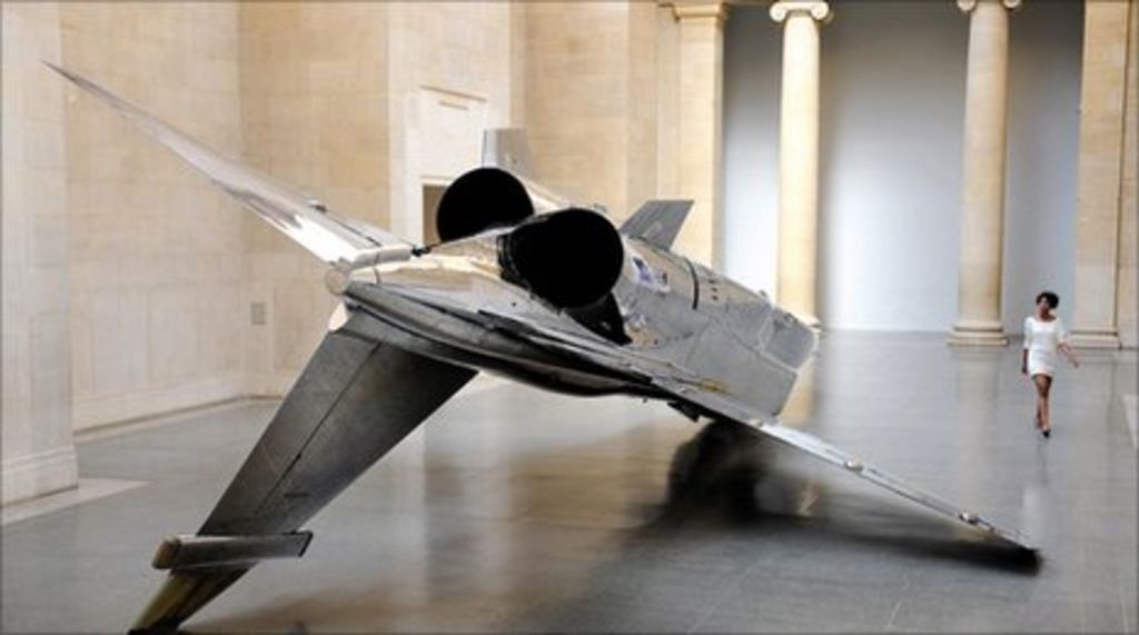 Exploring Whether Tate Museum Owns a Private Jet