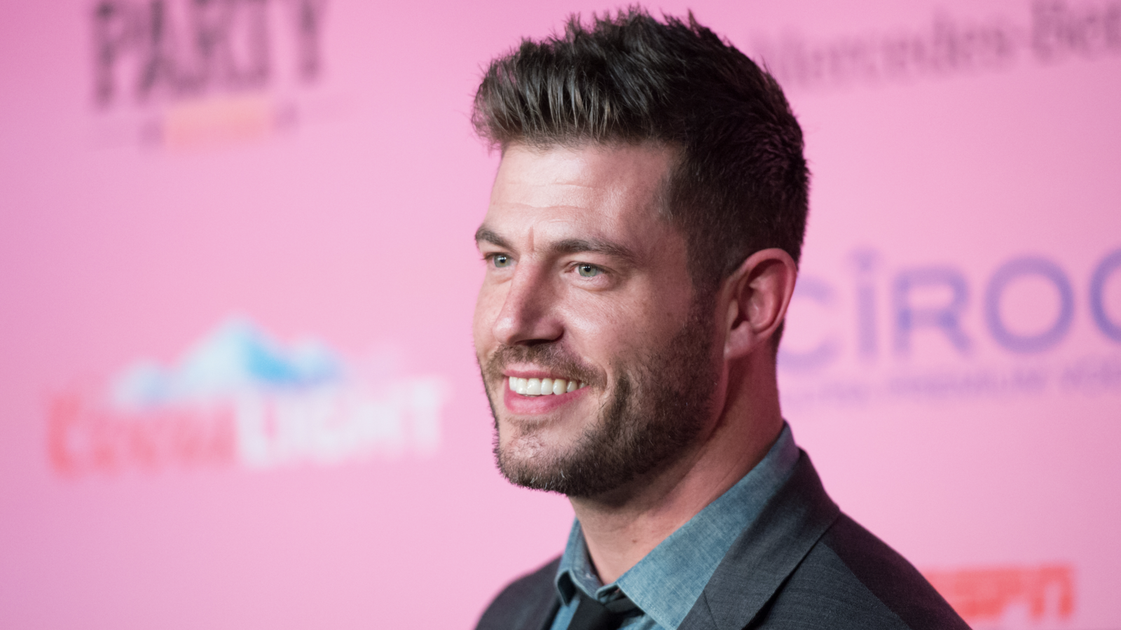 How much does Jesse Palmer make as host of The Bachelor? Biograph Co