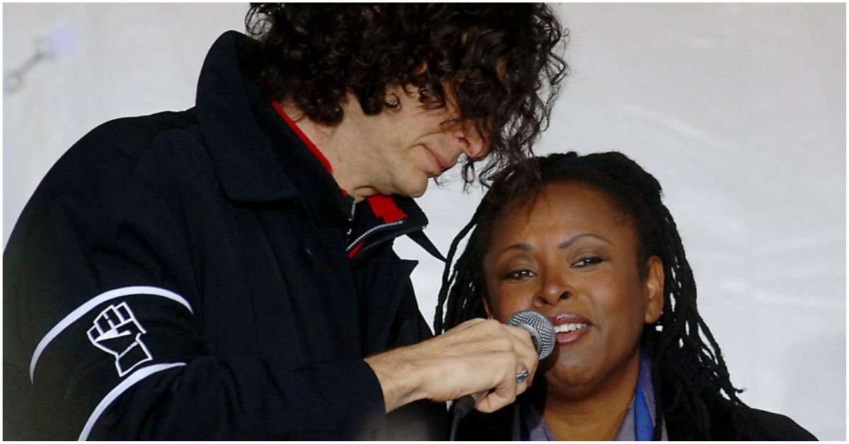 How Howard Stern Kept Robin Quivers Alive, According To Her