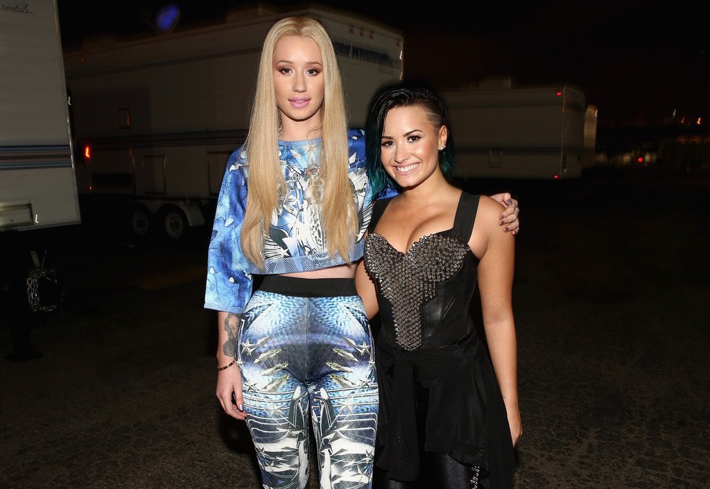 She looks incredibly tall next to Demi Lovato. - Iggy Azalea's ...