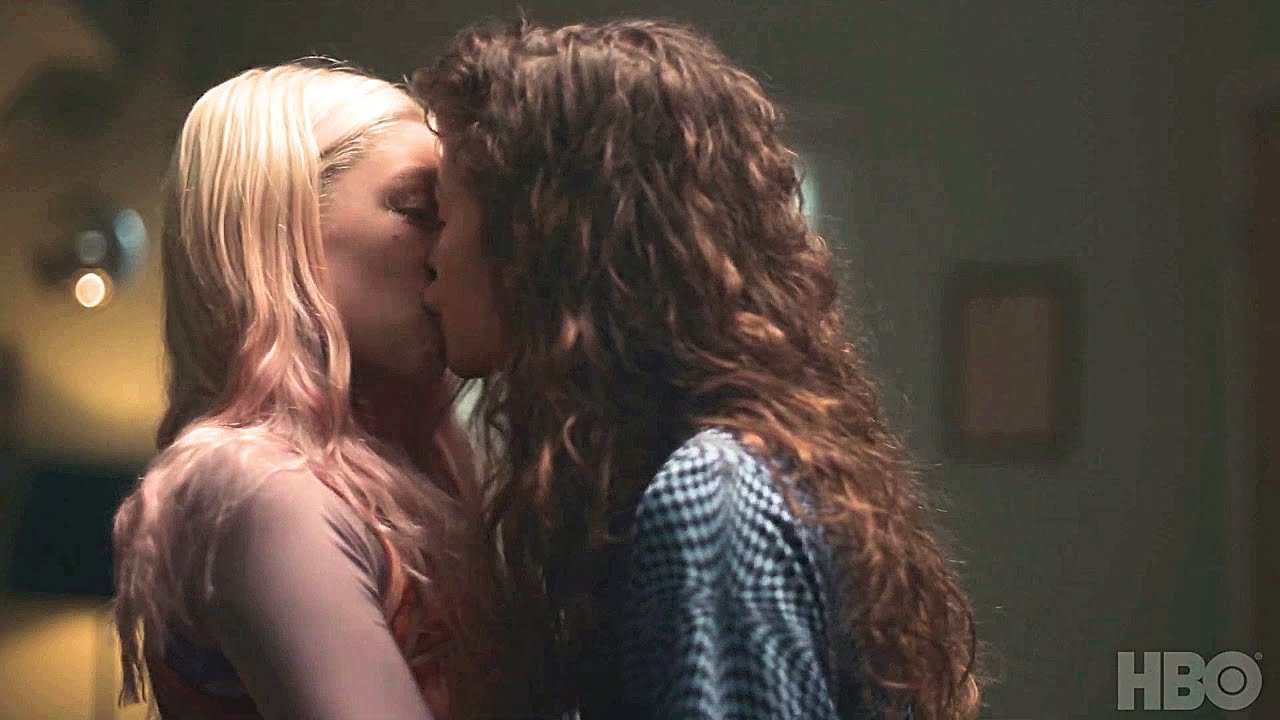Exploring the Romantic Dynamics between Rue and Jules: A Look at Their Intimate Moment on the Show.