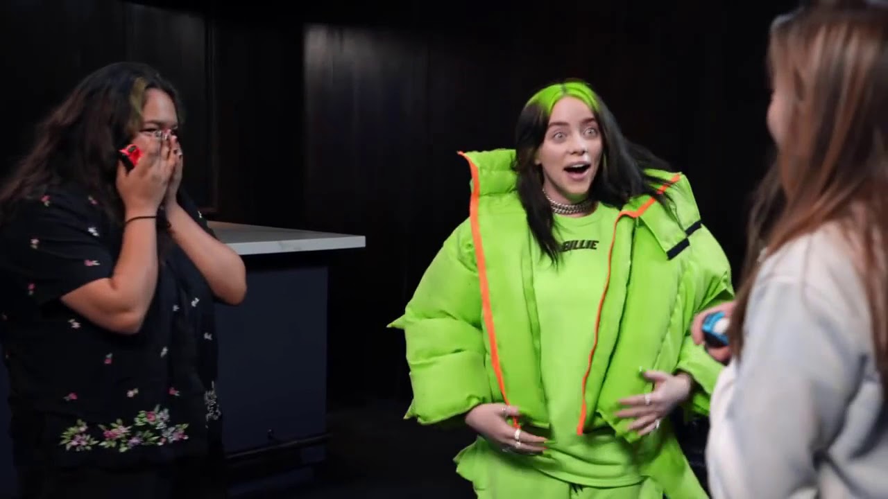 BILLIE EILISH incontra delle sue fan! [SUB ITA] - YouTube